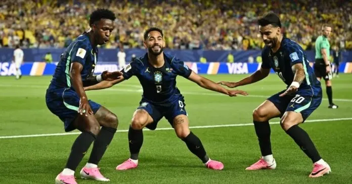 Jogadores da Seleção Brasileira intensificam a preparação para um confronto decisivo. Além da busca pela vitória, a equipe acompanha a disputa pela classificação e precisa superar os desafios da mudança de ambiente e rotina de treinamento.