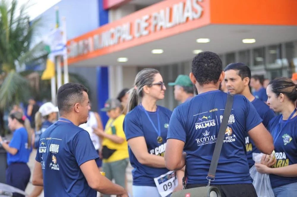 Participantes durante percurso da corrida solidária que uniu esporte e arrecadação de alimentos na capital. | Fotos: Thalge Cardoso e Emizael Alves